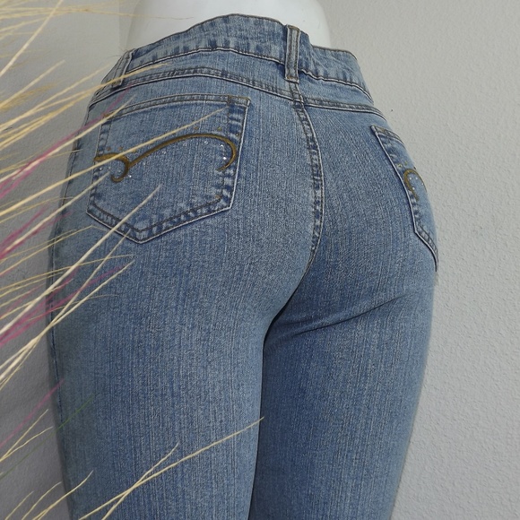 Cropped Light Wash Blue Denim Jeans - Picture 6 of 7